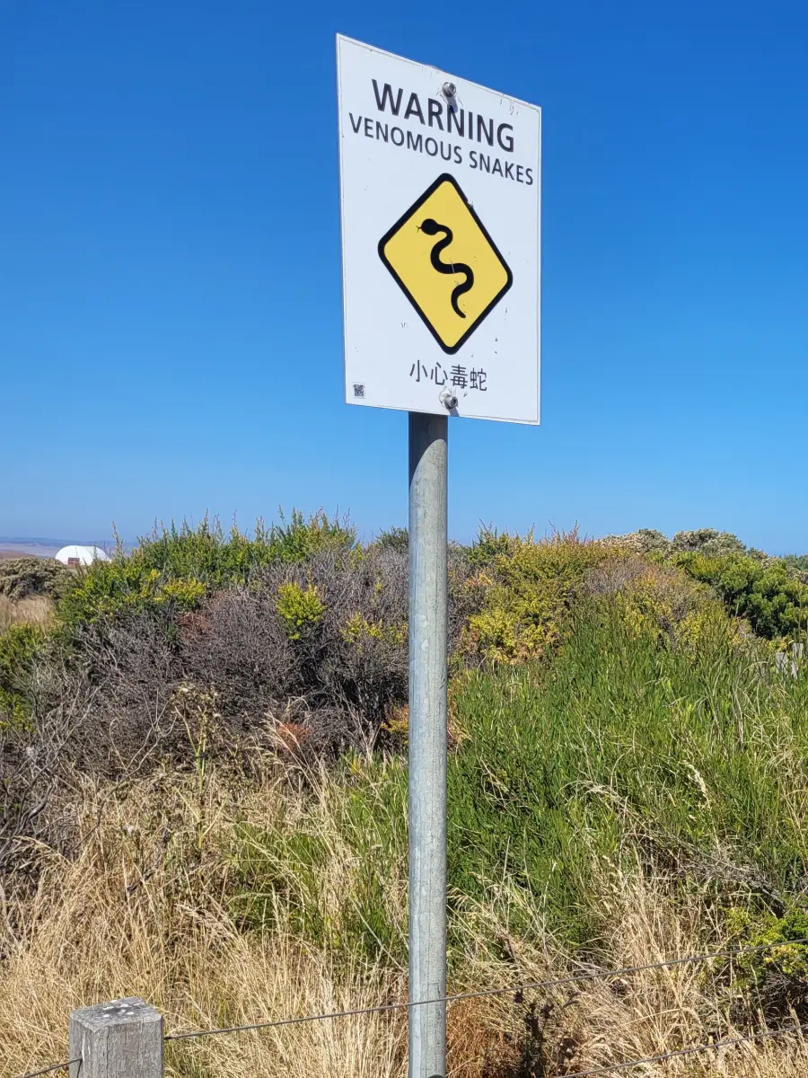 Figyelmeztető tábla a nemzeti parkban